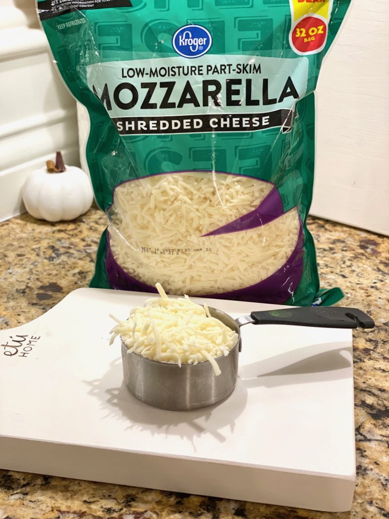 shredded mozz cheese