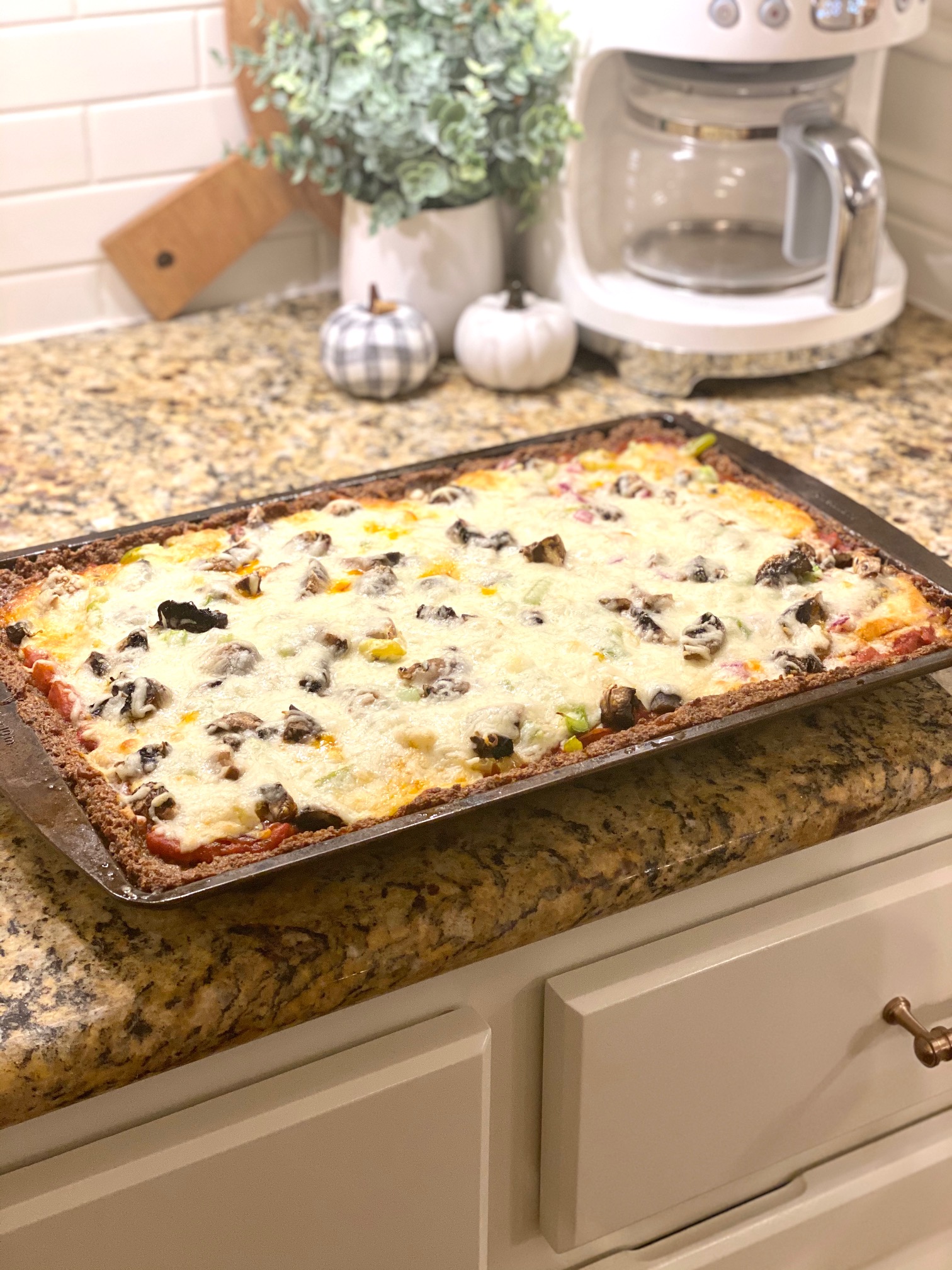 KETO SAUSAGE CRUST PIZZA Tami's deals, dupes & DIY